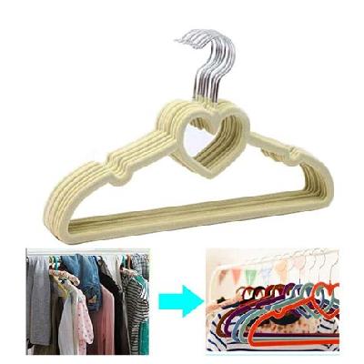 17" Top Heart Plastic Hanger (lovable)